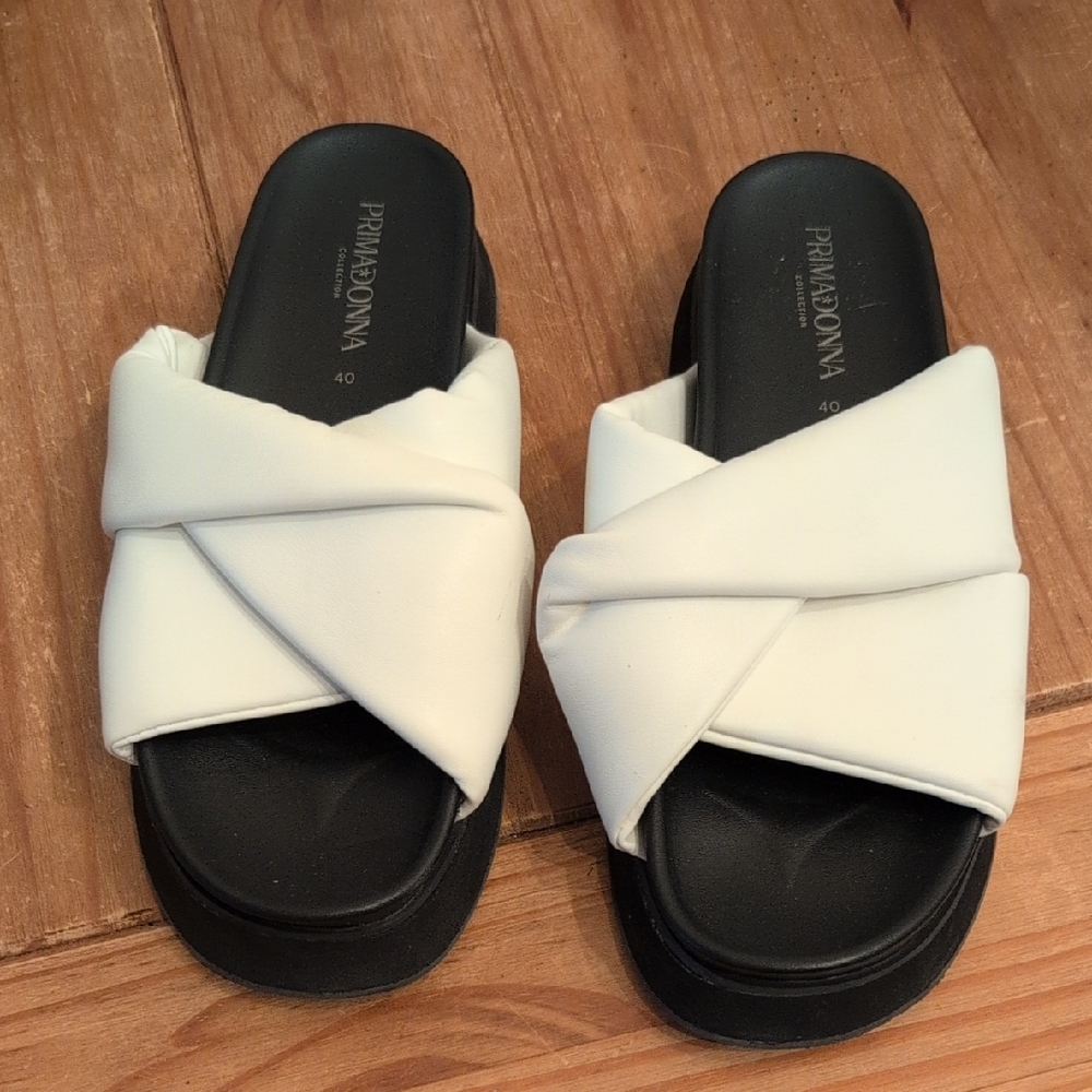 Primadonna Collection White Puffy Vinyl Crossed Upper Slide Sandals, Size 40